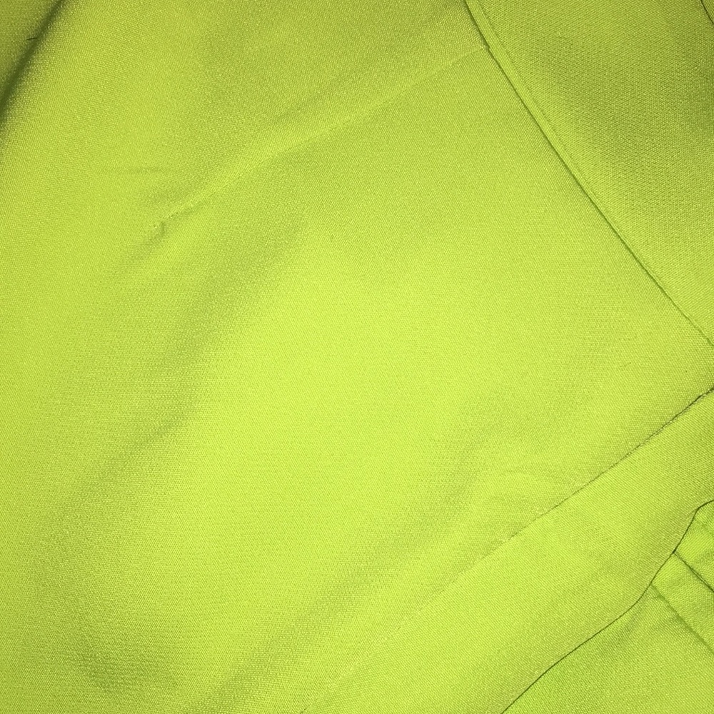 A blazer and short set - Picture 2 of 3
